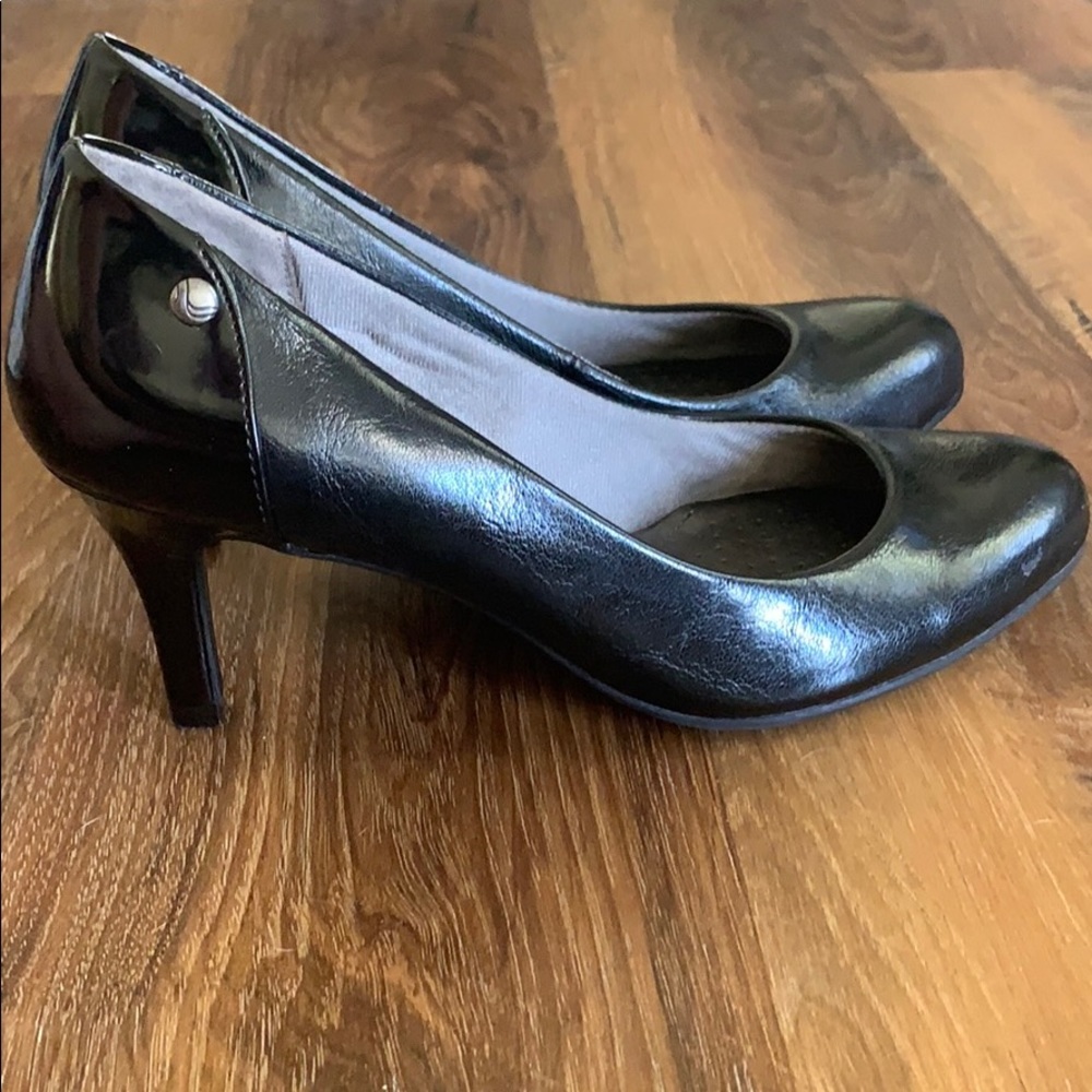 Life Stride Lively Black Pumps